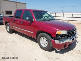2004 GMC Sierra 1500 Crew Cab SLT with VIN 2GTEC13T841320704, listed as a IAAI auction lot 42015057 with 290,751 mi miles. Bid and sale history available at carsss.com. Image 1.