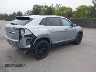 2021 Volkswagen Atlas SE с VIN 1V2WC2CA5MC236132, выставлен на аукционе IAAI как лот 42391621 с пробегом 55 145 миль миль и . История ставок и продаж доступна на DreamBid. Изображение 4.
