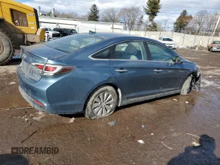 2016 Hyundai Sonata Hybrid SE with VIN KMHE24L19GA016614, listed as a Copart auction lot 89388265 with 136,028 mi miles and Salvage Title. Bid and sale history available at carsss.com. Image 3.
