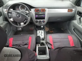2004 Suzuki Forenza z VIN KL5JJ52Z44K953823, wystawiony jako Copart lot #86589504 z przebiegiem 150 699 mil mil oraz Tytuł czysty. Historia ofert i sprzedaży dostępna na DreamBid. Obrazek 8.
