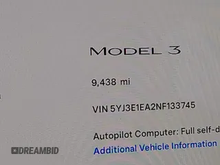 2022 Tesla Model 3 z VIN 5YJ3E1EA2NF133745, wystawiony jako IAAI lot #41625050 z przebiegiem 9 438 mil mil oraz . Historia ofert i sprzedaży dostępna na DreamBid. Obrazek 15.