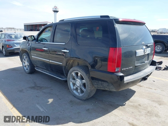 2007 Cadillac Escalade with VIN 1GYFK63887R175010, listed as a IAAI auction lot 41892482 with 121,231 mi miles. Bid and sale history available at carsss.com. Image 3.