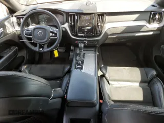 2018 Volvo XC60 R-Design z VIN YV4A22RM8J1000966, wystawiony jako Copart lot #56019245 z przebiegiem 69 195 mil mil oraz Szkoda całkowita • Salvage title. Historia ofert i sprzedaży dostępna na DreamBid. Obrazek 8.