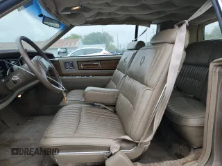 1985 Cadillac Eldorado z VIN 1G6EL5788FE655155, wystawiony jako Copart lot #73223134 z przebiegiem 68 676 mil mil oraz Tytuł czysty. Historia ofert i sprzedaży dostępna na DreamBid. Obrazek 7.