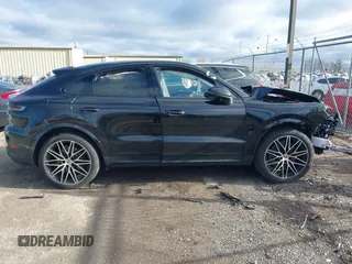 2025 Porsche Cayenne z VIN WP1BA2AY4SDA29016, wystawiony jako IAAI lot #41899275 z przebiegiem 7 099 mil mil oraz . Historia ofert i sprzedaży dostępna na DreamBid. Obrazek 13.