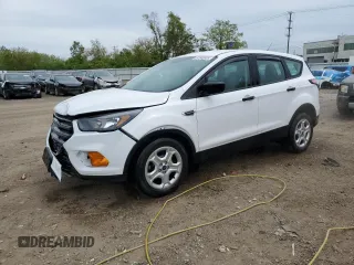 2018 Ford Escape S z VIN 1FMCU0F77JUD31394, wystawiony jako Copart lot #57343655 z przebiegiem 69 743 mil mil oraz Szkoda całkowita • Salvage title. Historia ofert i sprzedaży dostępna na DreamBid. Obrazek 1.
