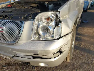2014 GMC Yukon SLT with VIN 1GKS2CE00ER225071, listed as a IAAI auction lot 41581341 with 113,212 mi miles. Bid and sale history available at carsss.com. Image 6.