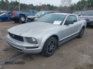 2005 Ford Mustang Deluxe with VIN 1ZVFT80N855107025, listed as a IAAI auction lot 42080576 with 177,401 mi miles. Bid and sale history available at carsss.com. Image 2.