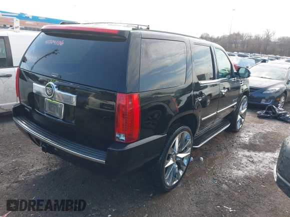 2007 Cadillac Escalade z VIN 1GYFK63857R153210, wystawiony jako IAAI lot #41704106 z przebiegiem 291 658 mil mil oraz . Historia ofert i sprzedaży dostępna na DreamBid. Obrazek 4.