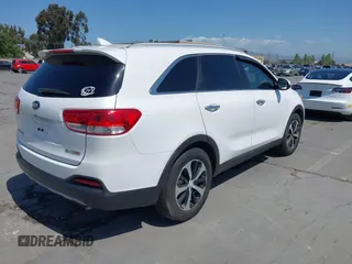 2017 Kia Sorento EX with VIN 5XYPHDA1XHG277668, listed as a IAAI auction lot 42178919 with 118,189 mi miles and . Bid and sale history available at carsss.com. Image 4.