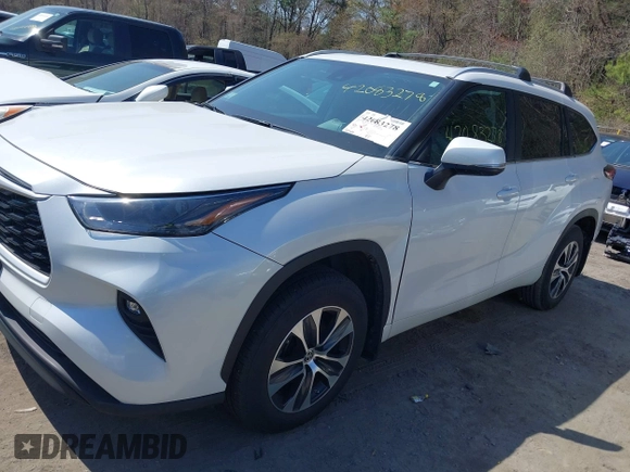 2024 Toyota Highlander LE z VIN 5TDKDRBH6RS544226, wystawiony jako IAAI lot #42083278 z przebiegiem 6 066 mil mil oraz . Historia ofert i sprzedaży dostępna na DreamBid. Obrazek 6.
