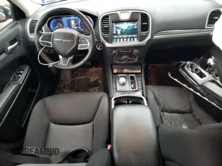 2019 Chrysler 300 Touring with VIN 2C3CCAAG5KH610419, listed as a Copart auction lot 45676954 with 39,624 mi miles and Salvage Title. Bid and sale history available at carsss.com. Image 8.
