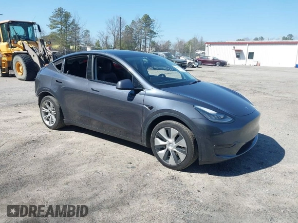 2021 Tesla Model Y Long Range with VIN 5YJYGDEE4MF119249, listed as a IAAI auction lot 41764711 with 87,796 mi miles. Bid and sale history available at carsss.com. Image 1.