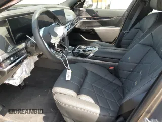 2024 BMW i7 xDrive60 z VIN WBY53EJ08RCP97827, wystawiony jako Copart lot #57646464 z przebiegiem Nie podano mil oraz Szkody całkowita. Historia ofert i sprzedaży dostępna na DreamBid. Obrazek 7.