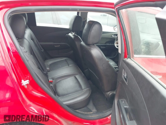 2015 Chevrolet Sonic LTZ z VIN 1G1JE6SB7F4198089, wystawiony jako IAAI lot #41150037 z przebiegiem 123 568 mil mil oraz . Historia ofert i sprzedaży dostępna na DreamBid. Obrazek 8.
