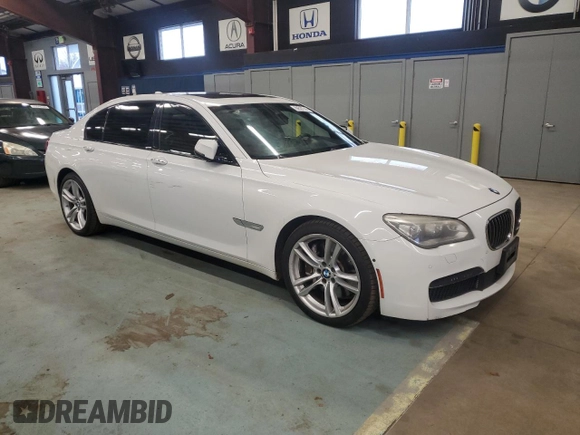 2015 BMW 7 Series 750Li with VIN WBAYE8C59FD782291, listed as a Copart auction lot 84537744 with 151,087 mi miles and Clean title. Bid and sale history available at DreamBid. Image 4.