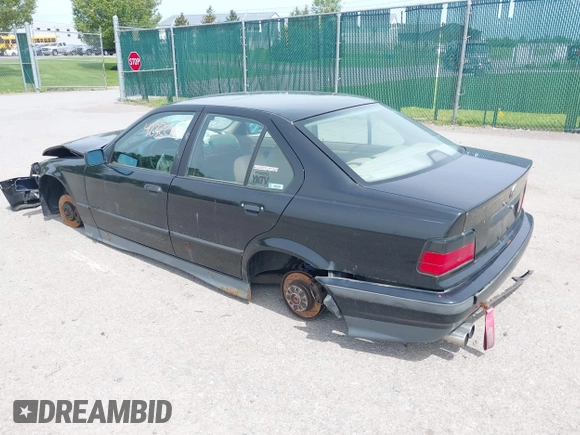 1994 BMW 3 Series 325i z VIN WBACB3326RFE17056, wystawiony jako IAAI lot #42322945 z przebiegiem 154 770 mil mil oraz . Historia ofert i sprzedaży dostępna na DreamBid. Obrazek 3.