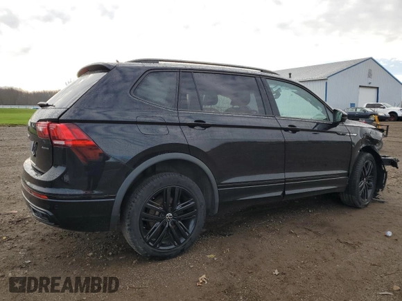2022 Volkswagen Tiguan SE R-Line Black z VIN 3VV8B7AX9NM088599, wystawiony jako Copart lot #52118695 z przebiegiem 27 836 mil mil oraz Szkody całkowita. Historia ofert i sprzedaży dostępna na DreamBid. Obrazek 3.