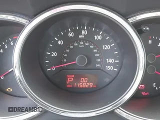 2013 Kia Sorento EX z VIN 5XYKUDA65DG413913, wystawiony jako IAAI lot #42256920 z przebiegiem 115 829 mil mil oraz . Historia ofert i sprzedaży dostępna na DreamBid. Obrazek 7.
