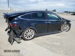 2016 Tesla Model X 70D z VIN 5YJXCDE23GF018396, wystawiony jako Copart lot #53056465 z przebiegiem 104 248 mil mil oraz Szkody całkowita. Historia ofert i sprzedaży dostępna na DreamBid. Obrazek 3.