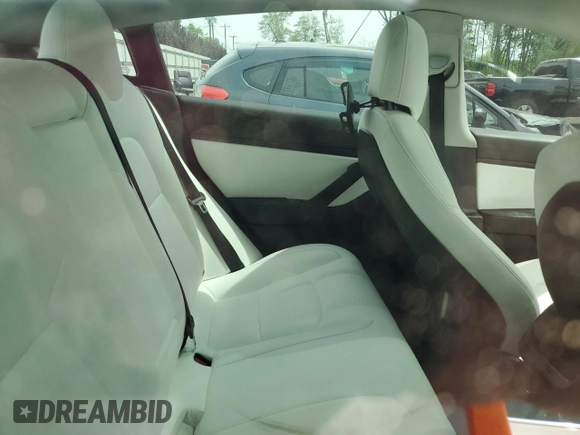 2019 Tesla Model 3 Mid Range z VIN 5YJ3E1EA2KF486532, wystawiony jako Copart lot #58082635 z przebiegiem 51 920 mil mil oraz Tytuł czysty. Historia ofert i sprzedaży dostępna na DreamBid. Obrazek 10.