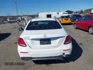 2019 Mercedes-Benz E 300 с VIN WDDZF4JB3KA515414, выставлен на аукционе IAAI как лот 38868239 с пробегом 61 449 миль миль и . История ставок и продаж доступна на DreamBid. Изображение 15.