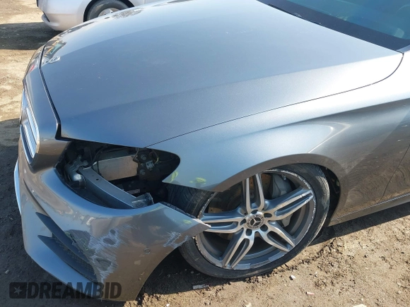 2018 Mercedes-Benz E-Class E 300 with VIN WDDZF4JB0JA293915, listed as a IAAI auction lot 41425810 with 100,232 mi miles. Bid and sale history available at carsss.com. Image 6.