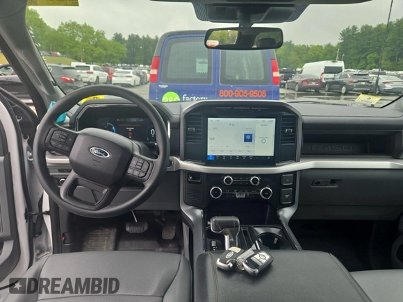 2023 Ford F-150 Lightning Pro z VIN 1FTVW1EL0PWG02840, wystawiony jako IAAI lot #42379448 z przebiegiem 52 710 mil mil oraz . Historia ofert i sprzedaży dostępna na DreamBid. Obrazek 19.