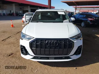 2024 Audi Q3 S line Premium Plus z VIN WA1EECF33R1112786, wystawiony jako IAAI lot #41611539 z przebiegiem 6372 mil mil oraz . Historia ofert i sprzedaży dostępna na DreamBid. Obrazek 11.