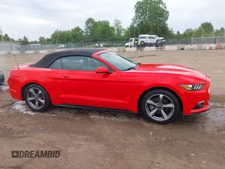 2017 Ford Mustang V6 z VIN 1FATP8EM8H5322747, wystawiony jako IAAI lot #42277084 z przebiegiem 67 293 mil mil oraz . Historia ofert i sprzedaży dostępna na DreamBid. Obrazek 13.