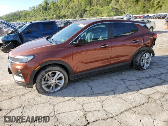 2021 Buick Encore GX Preferred с VIN KL4MMCSL5MB141259, выставлен на аукционе Copart как лот 54479185 с пробегом 56 937 миль миль и Списание • Salvage title. История ставок и продаж доступна на DreamBid. Изображение 1.