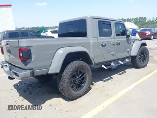 2022 Jeep Gladiator High Altitude with VIN 1C6HJTFG5NL149751, listed as a IAAI auction lot 42257917 with 24,603 mi miles and . Bid and sale history available at DreamBid. Image 4.