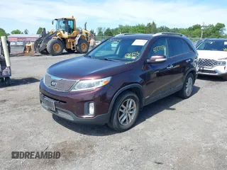 2015 Kia Sorento LX z VIN 5XYKTCA60FG638823, wystawiony jako IAAI lot #42277546 z przebiegiem 147 444 mil mil oraz . Historia ofert i sprzedaży dostępna na DreamBid. Obrazek 2.
