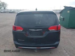 2018 Chrysler Pacifica Touring Plus z VIN 2C4RC1FG7JR358146, wystawiony jako IAAI lot #42155238 z przebiegiem 73 914 mil mil oraz . Historia ofert i sprzedaży dostępna na DreamBid. Obrazek 17.