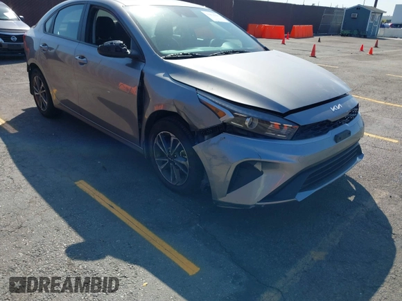 2023 Kia Forte LXS z VIN 3KPF24AD1PE621214, wystawiony jako IAAI lot #41970298 z przebiegiem 35 996 mil mil oraz . Historia ofert i sprzedaży dostępna na DreamBid. Obrazek 1.
