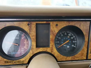 1988 Ford Bronco с VIN 1FMCU14T6JUA71950, выставлен на аукционе Copart как лот 85363734 с пробегом 47 657 миль миль и Чистый • Clean title. История ставок и продаж доступна на DreamBid. Изображение 9.