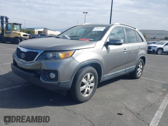 2013 Kia Sorento LX with VIN 5XYKT4A28DG394676, listed as a IAAI auction lot 41409435 with 167,003 mi miles. Bid and sale history available at carsss.com. Image 2.