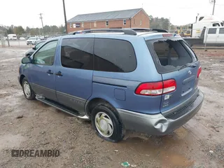 2001 Toyota Sienna LE with VIN 4T3ZF13C21U339020, listed as a IAAI auction lot 40836689 with 157,677 mi miles. Bid and sale history available at carsss.com. Image 3.