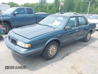1994 Oldsmobile Cutlass Ciera S z VIN 1G3AG55M3R6441530, wystawiony jako IAAI lot #42404529 z przebiegiem 78 518 mil mil oraz . Historia ofert i sprzedaży dostępna na DreamBid. Obrazek 2.