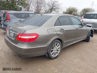 2013 Mercedes-Benz E-Class E 350 Luxury with VIN WDDHF5KB0DA727576, listed as a IAAI auction lot 41546228 with 164,599 mi miles. Bid and sale history available at carsss.com. Image 4.