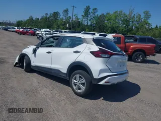 2023 Nissan Kicks S z VIN 3N1CP5BV7PL517987, wystawiony jako IAAI lot #42002906 z przebiegiem 40 297 mil mil oraz . Historia ofert i sprzedaży dostępna na DreamBid. Obrazek 3.