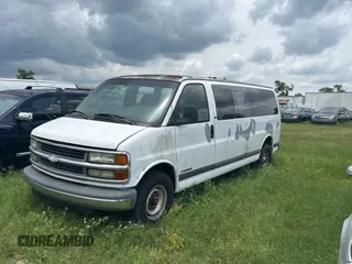 2002 Chevrolet Express z VIN 1GAHG39R921243538, wystawiony jako Copart lot #59032045 z przebiegiem 512 936 mil mil oraz Tytuł czysty. Historia ofert i sprzedaży dostępna na DreamBid. Obrazek 2.