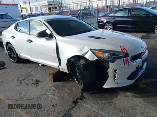 2018 Kia Stinger with VIN KNAE15LA8J6033876, listed as a IAAI auction lot 41501308 with 71,328 mi miles. Bid and sale history available at carsss.com. Image 1.