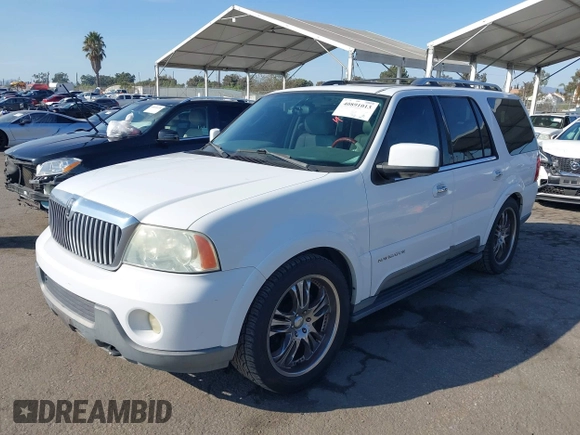2004 Lincoln Navigator Luxury with VIN 5LMFU27R04LJ43817, listed as a IAAI auction lot 40891013 with 166,620 mi miles. Bid and sale history available at carsss.com. Image 2.