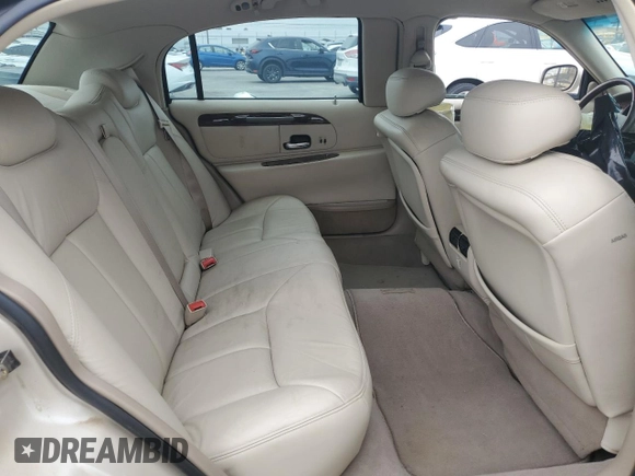 2002 Lincoln Town Car Ultimate L z VIN 1LNHM85W22Y630959, wystawiony jako Copart lot #55853945 z przebiegiem 45 622 mil mil oraz Szkoda całkowita • Salvage title. Historia ofert i sprzedaży dostępna na DreamBid. Obrazek 10.