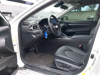 2022 Toyota Camry SE z VIN 4T1G11AK4NU675377, wystawiony jako IAAI lot #42057960 z przebiegiem 46 936 mil mil oraz . Historia ofert i sprzedaży dostępna na DreamBid. Obrazek 19.