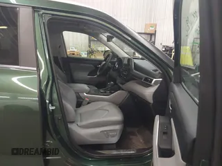 2024 Toyota Highlander LE with VIN 5TDKDRBH5RS539941, listed as a IAAI auction lot 42382715 with 19,188 mi miles and . Bid and sale history available at DreamBid. Image 5.
