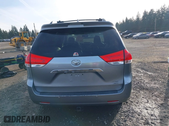2011 Toyota Sienna XLE with VIN 5TDDK3DC9BS019003, listed as a IAAI auction lot 41359834 with 1 mi miles. Bid and sale history available at carsss.com. Image 17.