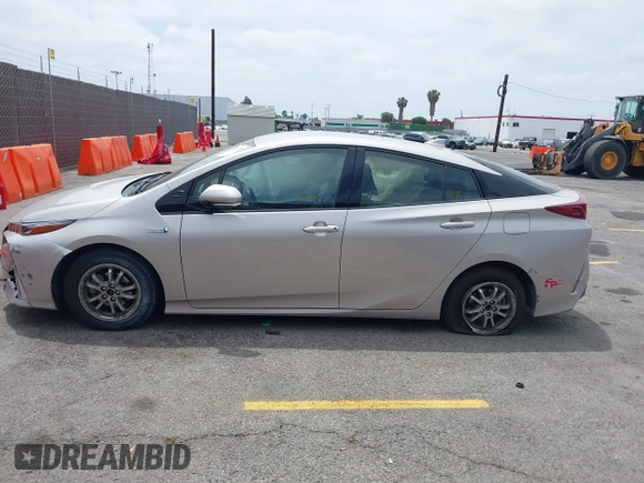 2017 Toyota Prius Plus with VIN JTDKARFP2H3062718, listed as a IAAI auction lot 42207527 with 91,707 mi miles and . Bid and sale history available at DreamBid. Image 14.