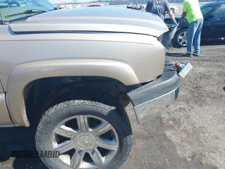 2005 Chevrolet Silverado 1500 LT with VIN 2GCEK13T251371555, listed as a IAAI auction lot 41763568 with 199,491 mi miles and . Bid and sale history available at DreamBid. Image 12.